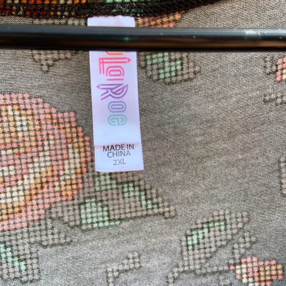 Lularoe Lynnae Shirt - Picture 3 of 3